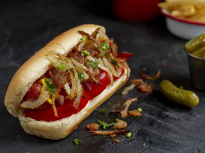 12_2 pyszny-hot-dog-z-wysokim-katem-z-cebula